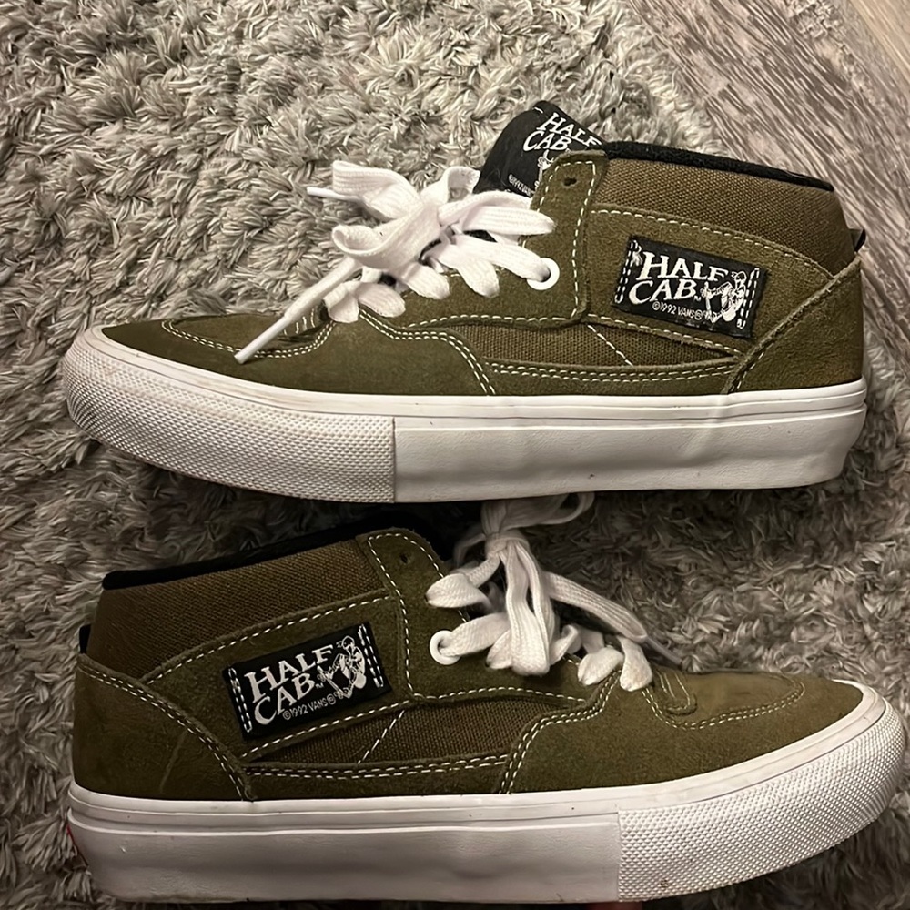 These are size 7.5 in womens. got them a few months ago and once worn twice.